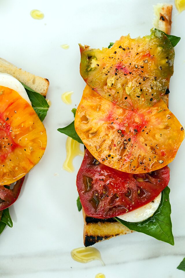 Heirloom Caprese Toasts with Truffle Salt | www.spachethespatula.com #recipe