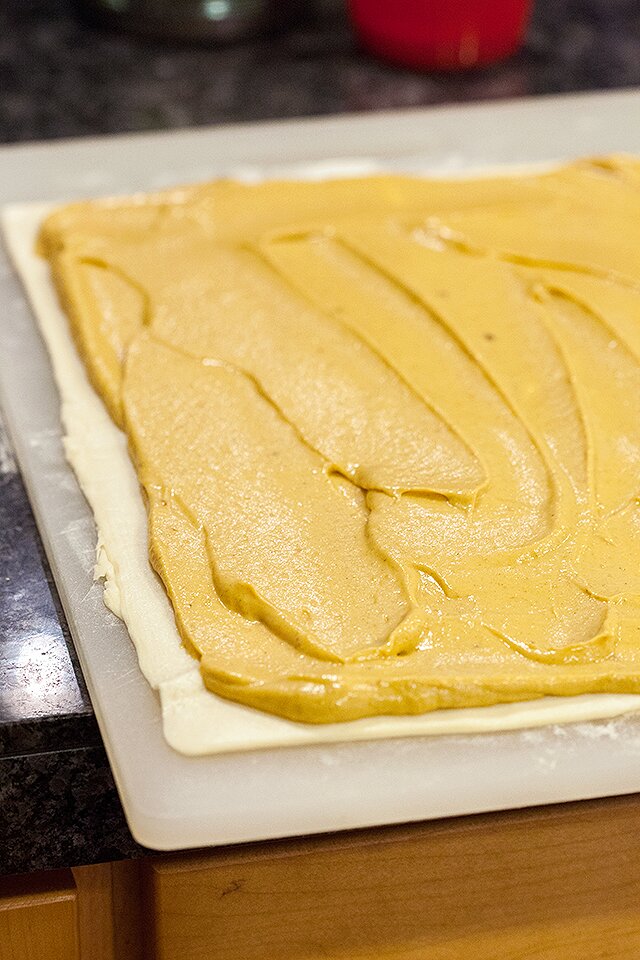 Spiced Pumpkin and Cream Cheese Puff Pastry Spirals | www.spachethespatula.com #recipe