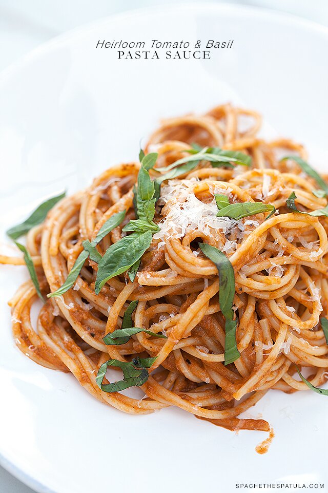Heirloom Tomato and Basil Pasta Sauce | www.spachethespatula.com #recipe