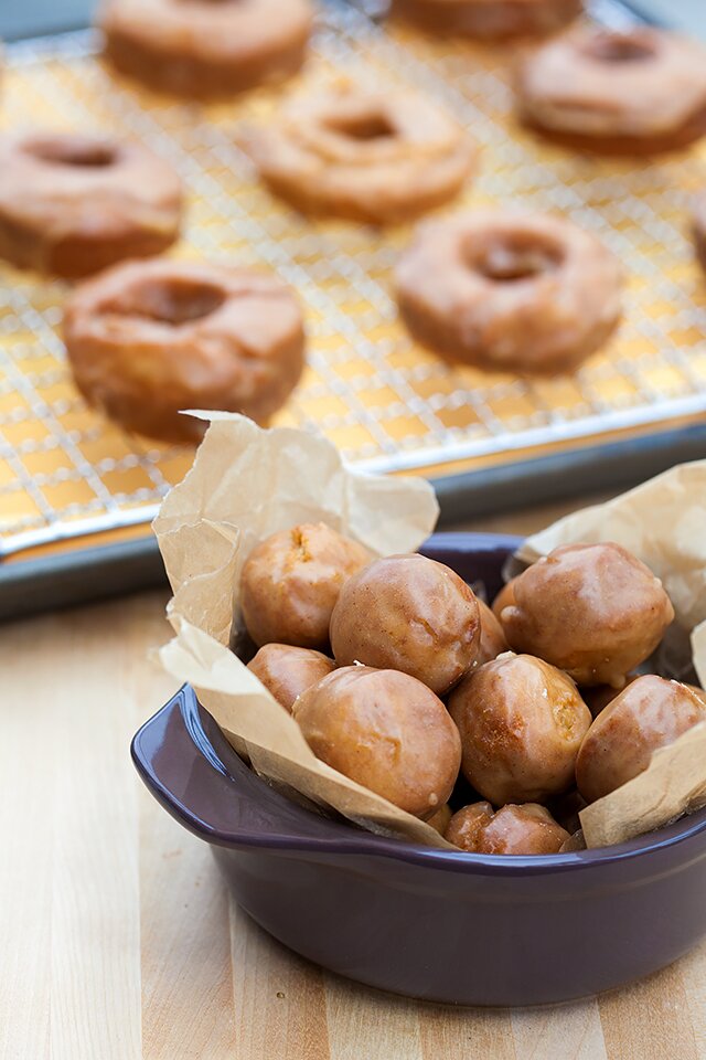 Old-Fashioned Pumpkin Spice Donuts | www.spachethespatula.com #recipe