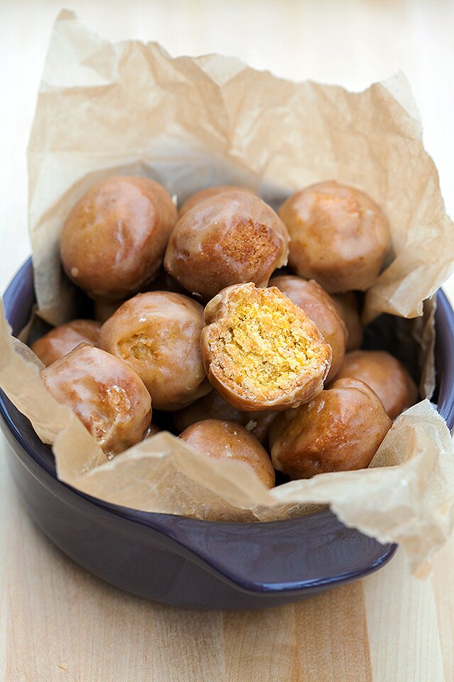 Old-Fashioned Pumpkin Spice Donuts | www.spachethespatula.com #recipe