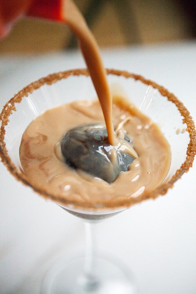 Pumpkin Spice Latte Martini | www.spachethespatula.com #recipe