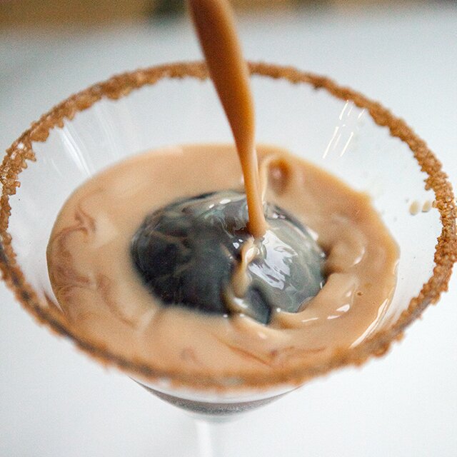Pumpkin Spice Latte Martini | www.spachethespatula.com #recipe