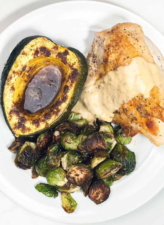 Cinnamon-Sugar Roasted Acorn Squash | www.spachethespatula.com #recipe