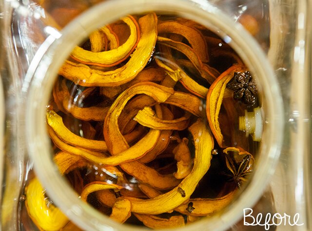 Spiced Pumpkin Bourbon: this DIY holiday gift is super easy & super delicious! | www.spachethespatula.com #recipe 
