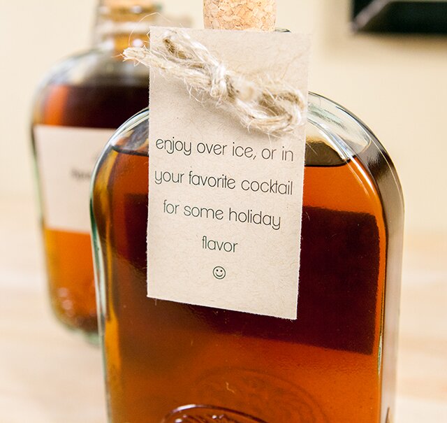 Spiced Pumpkin Bourbon: this DIY holiday gift is super easy & super delicious! | www.spachethespatula.com #recipe 