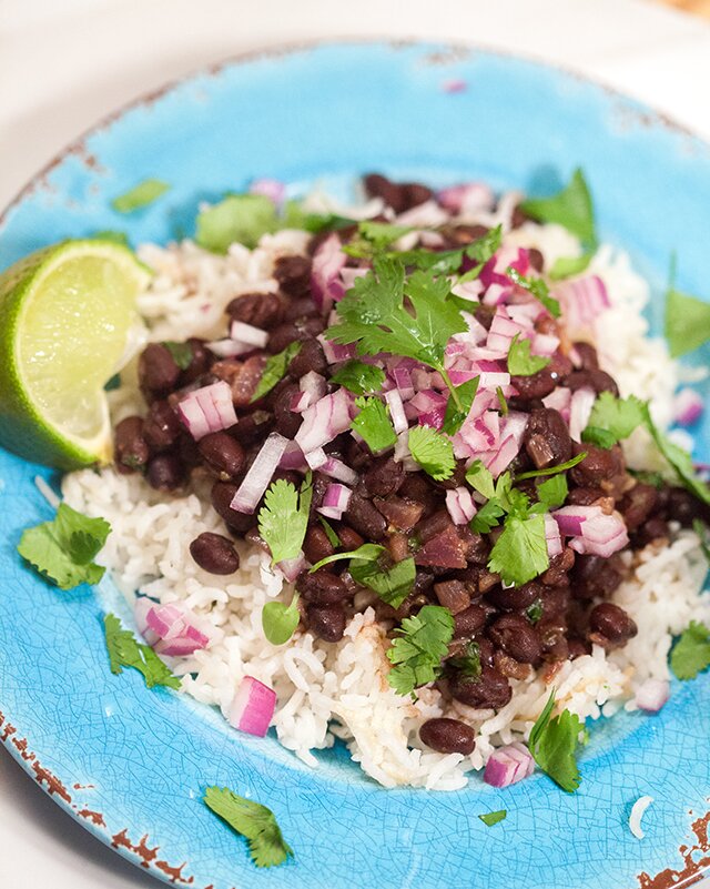This recipe takes just 15 minutes and a few ingredients to make a completely vegan meal, that tastes anything but! | www.spachethespatula.com #recipe
