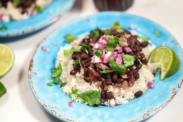 This recipe takes just 15 minutes and a few ingredients to make a completely vegan meal, that tastes anything but! | www.spachethespatula.com #recipe