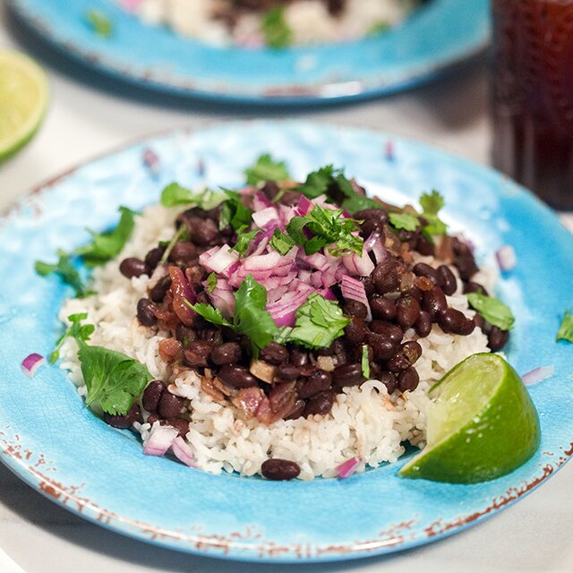 This recipe takes just 15 minutes and a few ingredients to make a completely vegan meal, that tastes anything but! | www.spachethespatula.com #recipe