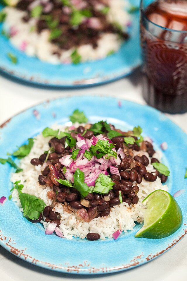 This recipe takes just 15 minutes and a few ingredients to make a completely vegan meal, that tastes anything but! | www.spachethespatula.com #recipe