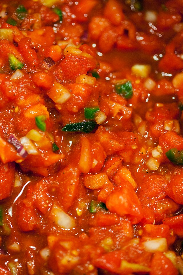 This is the best homemade salsa I've had, and it's super easy, and perfect for canning! | www.spachethespatula.com #recipe
