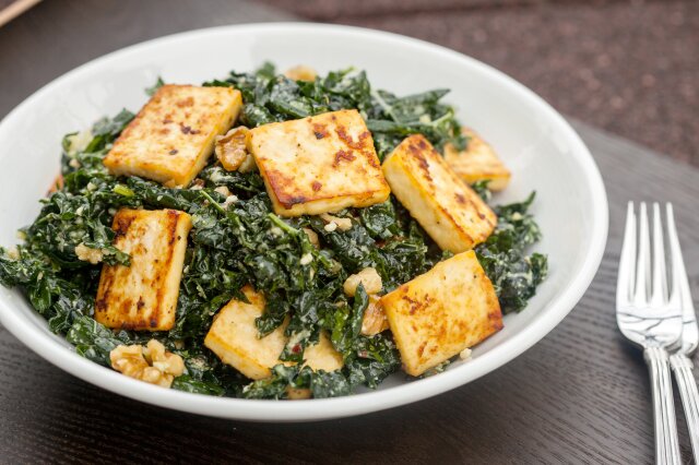 The BEST kale salad you will EVER try...seriously! | www.spachethespatula.com #recipe