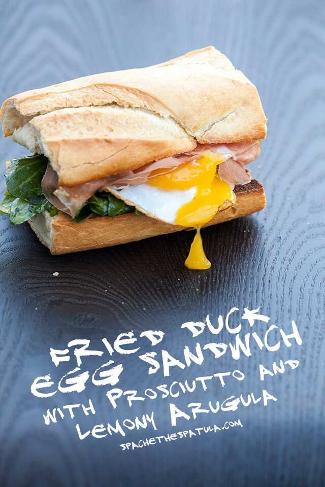 This a perfect simple, breakfast-y sandwich that you can eat anytime of day, and prepare in less than 10 minutes! | www.spachethespatula.com #recipe