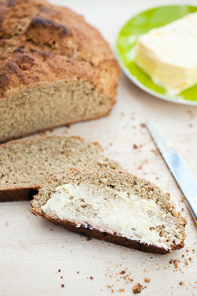 This slightly sweet, nutty, yeast-less bread has a crunchy outside and a super tender inside. Serve it with a creamy Irish butter for ultimate enjoyment! www.spachethespatula.com #recipe