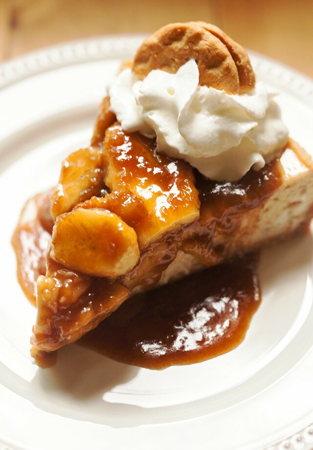 A Do-Si-Do Girl Scout cookie base, a peanut butter & banana cheesecake filling, and a bananas foster topping...it doesn't get any better than this folks! | www.spachethespatula.com #recipe