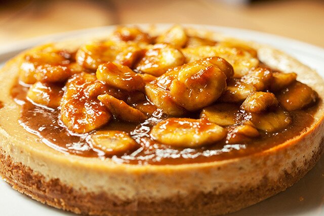 A Do-Si-Do Girl Scout cookie base, a peanut butter & banana cheesecake filling, and a bananas foster topping...it doesn't get any better than this folks! | www.spachethespatula.com #recipe