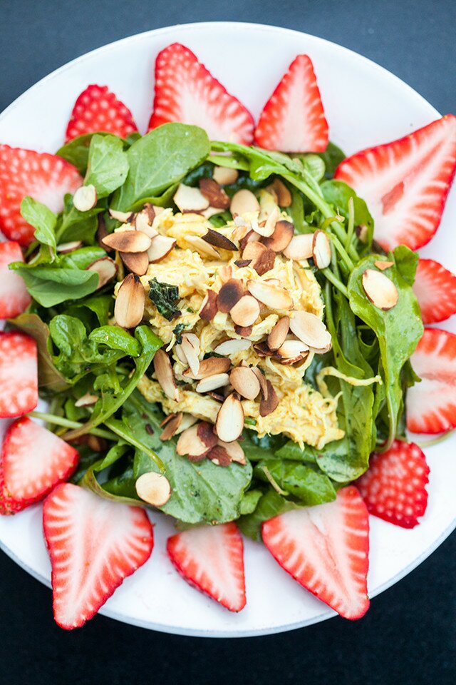A sweet, spicy and many chicken salad that has zero mayo, and is crazy low-cal (we're talking less than 200cal per serving!) | www.spachethespatula.com #recipe