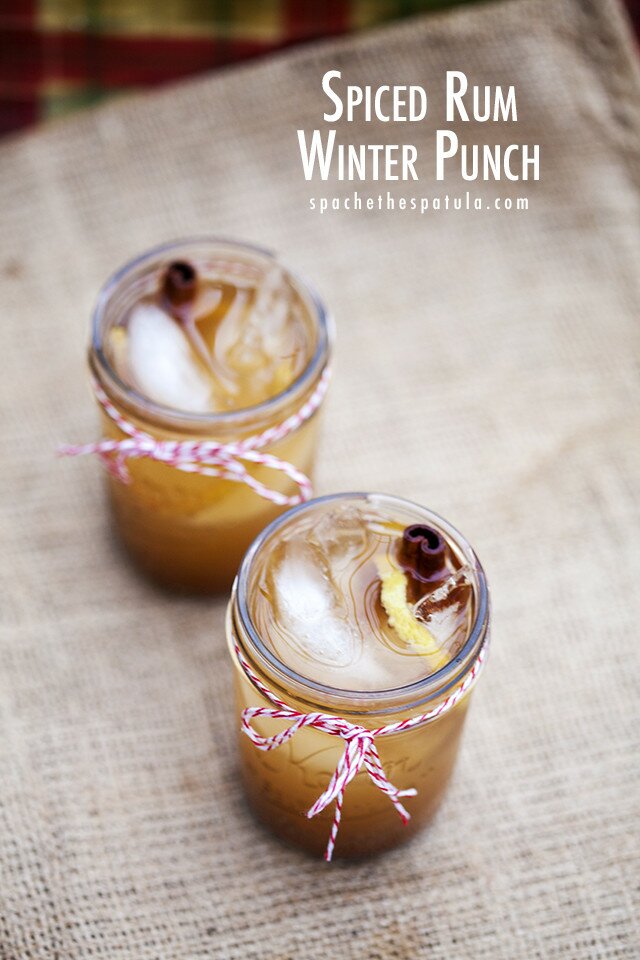 A deliciously warming chilled cocktail that is perfect for all your winter gatherings! | www.spachethespatula.com #recipe