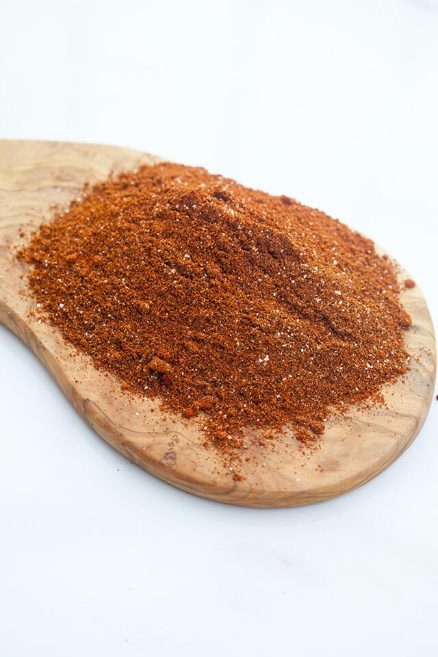 This warm blend of spices is an integral ingredient in Ethiopian cuisine. | www.spachethespatula.com #recipe