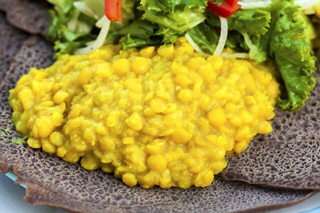 A milder, but amazingly flavorful Ethiopian stew that is heavenly scooped up with Ethiopian Injera bread! | www.spachethespatula.com #recipe #vegan
