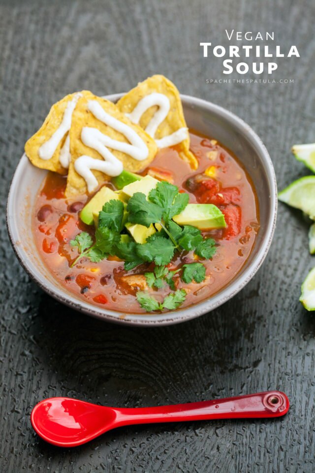 A crazy flavorful and easy soup packed with Tex-Mex flavor----and it's #vegan | www.spachethespatula.com #recipe